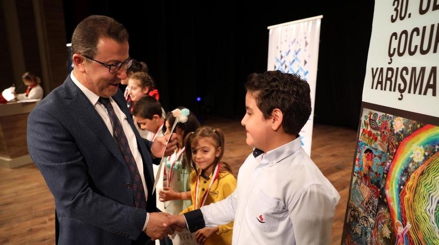 Sanko okulları resim yarışmasından &ouml;d&uuml;lle d&ouml;nd&uuml;