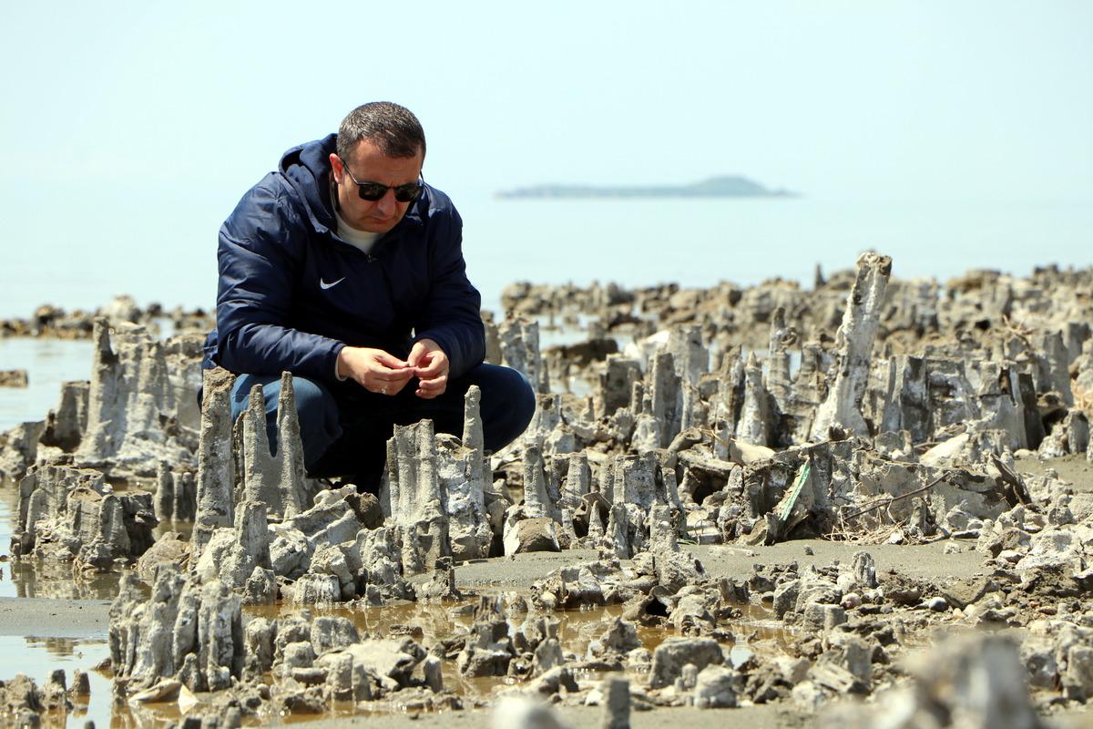 Göl çekilince ortaya çıktı: Van Gölü nde şaşırtıcı manzara 1