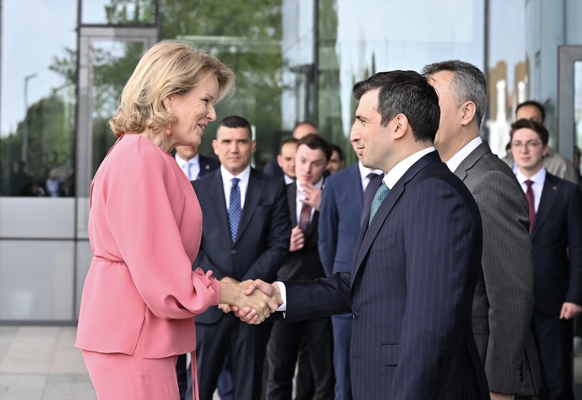 Belçika Kraliçesi Mathilde nin Türkiye ziyareti: Koç Ailesi ile de buluştu 6