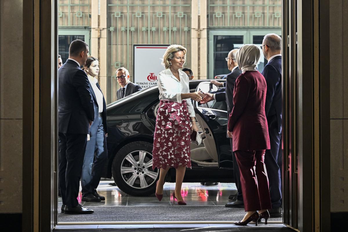 Belçika Kraliçesi Mathilde nin Türkiye ziyareti: Koç Ailesi ile de buluştu 7