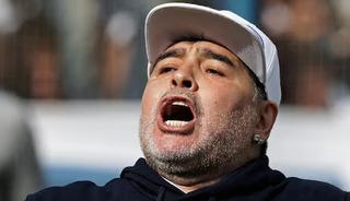 Maradona'nın &ouml;l&uuml;m sebebi ortaya &ccedil;ıktı! İki doktor hakim karşısına &ccedil;ıktı