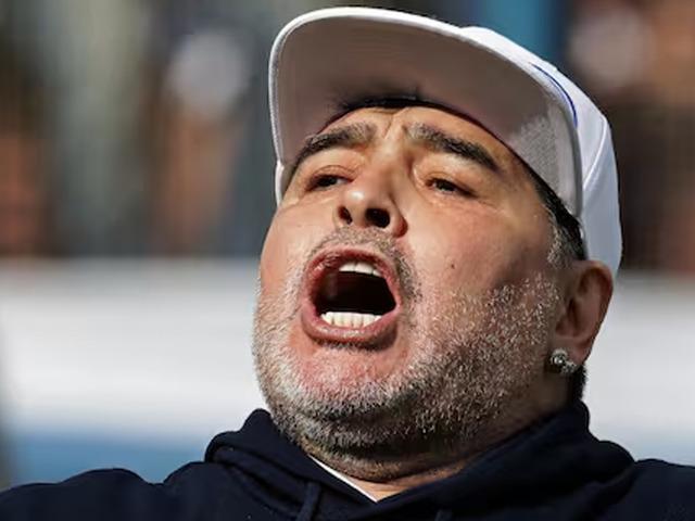 Maradona'nın &ouml;l&uuml;m sebebi ortaya &ccedil;ıktı! İki doktor hakim karşısına &ccedil;ıktı