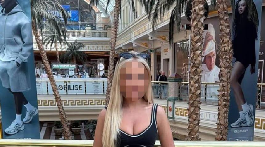 AVM&rsquo;de olay yaratan g&ouml;r&uuml;nt&uuml;! Pantolonunu indirip...