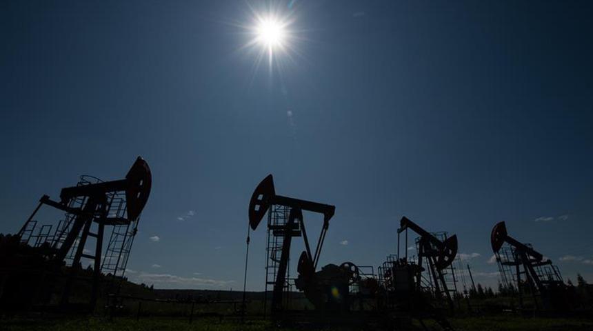 IEA: K&uuml;resel petrol arzı nisanda 1,8 milyon varil geriledi