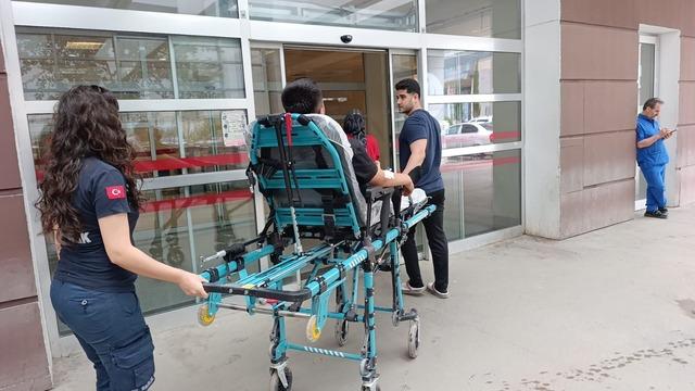 Elektrikli bisiklet devrildi: 1 yaralı 1