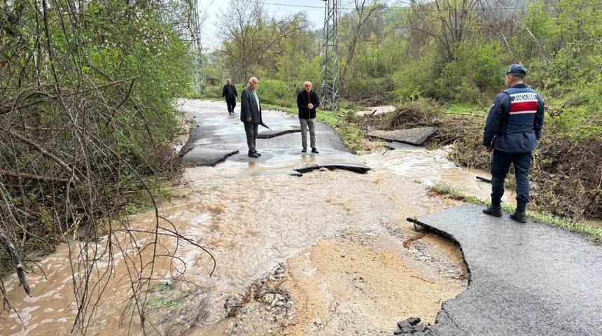 Karab&uuml;k&rsquo;te &ccedil;&ouml;ken k&ouml;y yolu yeniden ulaşıma a&ccedil;ıldı