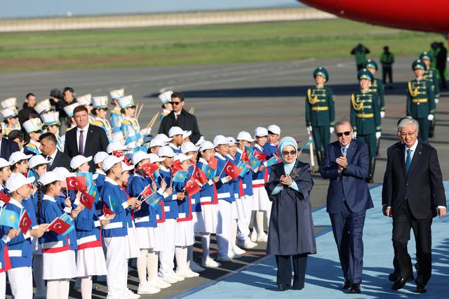 Cumhurbaşkanı Erdoğan, Kazakistan da resmi t&ouml;renle karşılandı 9