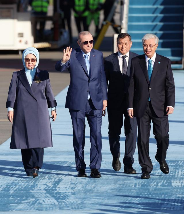 Cumhurbaşkanı Erdoğan, Kazakistan da resmi t&ouml;renle karşılandı 8