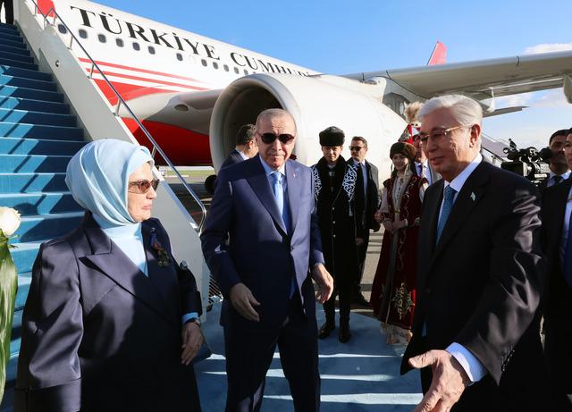 Cumhurbaşkanı Erdoğan, Kazakistan da resmi t&ouml;renle karşılandı 4