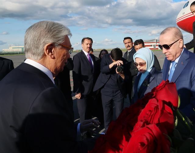 Cumhurbaşkanı Erdoğan, Kazakistan da resmi t&ouml;renle karşılandı 2