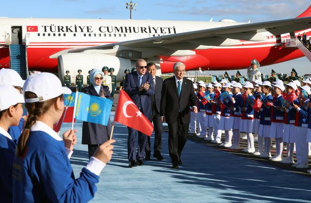 Cumhurbaşkanı Erdoğan, Kazakistan da resmi t&ouml;renle karşılandı 1