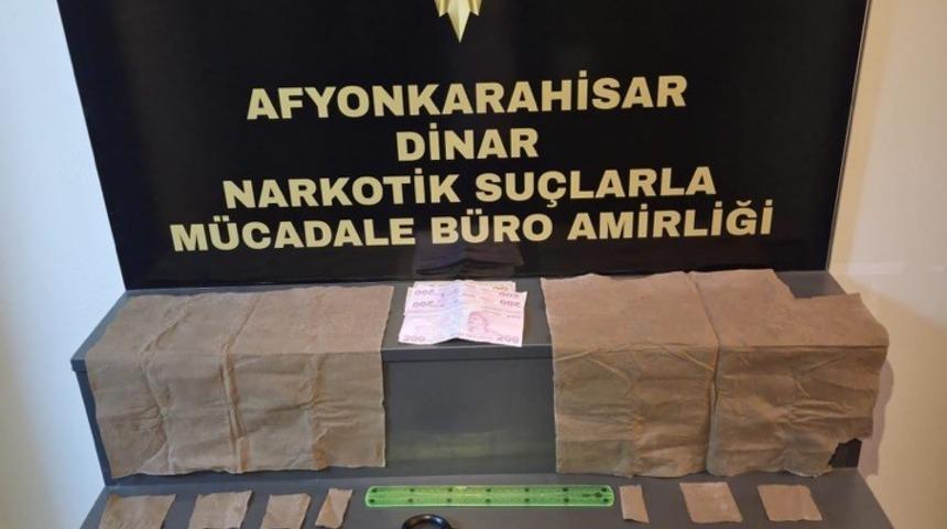 Pe&ccedil;eteye emdirilmiş uyuşturucuyla yakalanan şahıs tutuklandı