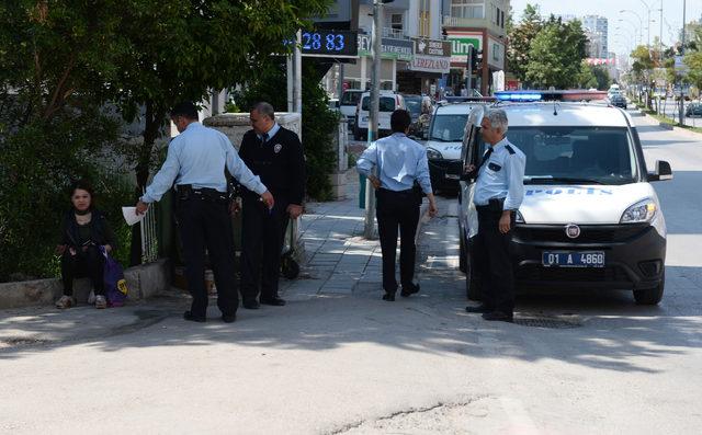 Otostopla bindiği araçtan atlayan kadın yaralandı