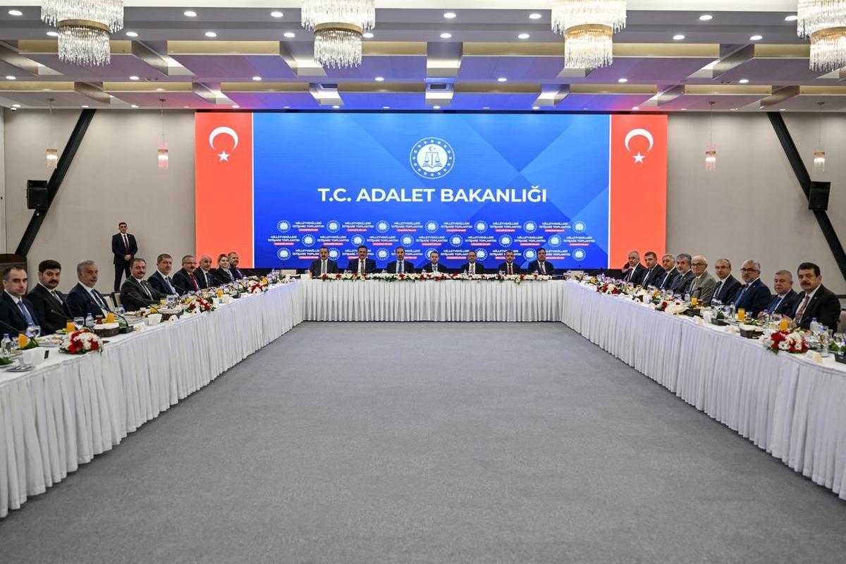 Adalet Bakanı G&uuml;rlek, Karadeniz B&ouml;lgesi milletvekilleriyle bir araya geldi 1