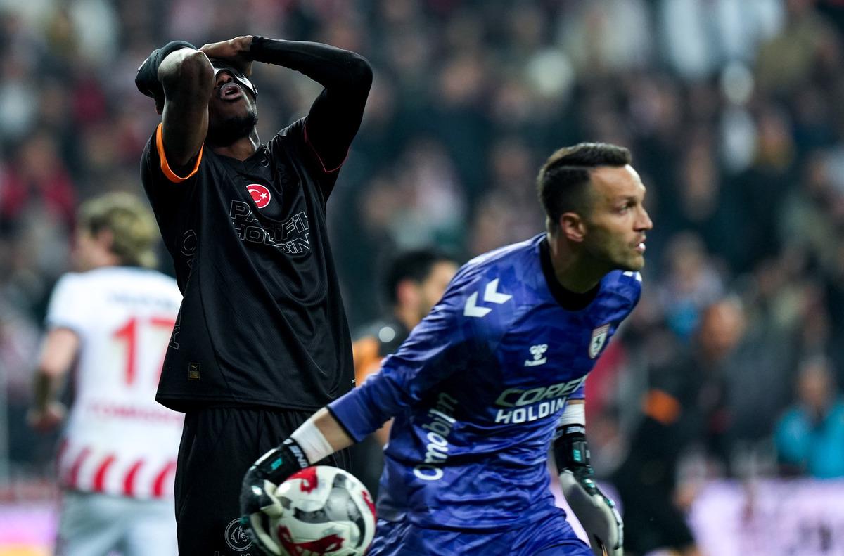 Taraftar o sözleri konuşuyor: "Galatasaray dan ayrılma zamanı geldi!" Yeni adresini bile açıkladı! 4
