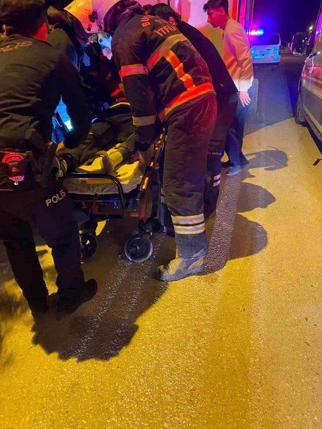Kontrolden &ccedil;ıkan motosiklet, park halindeki kamyonun altına girdi: 1 &ouml;l&uuml; 6