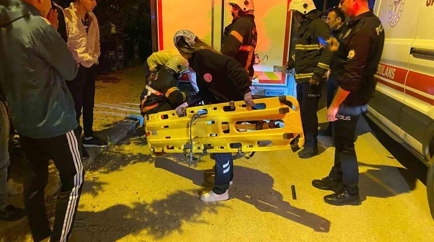 Kontrolden &ccedil;ıkan motosiklet, park halindeki kamyonun altına girdi: 1 &ouml;l&uuml;