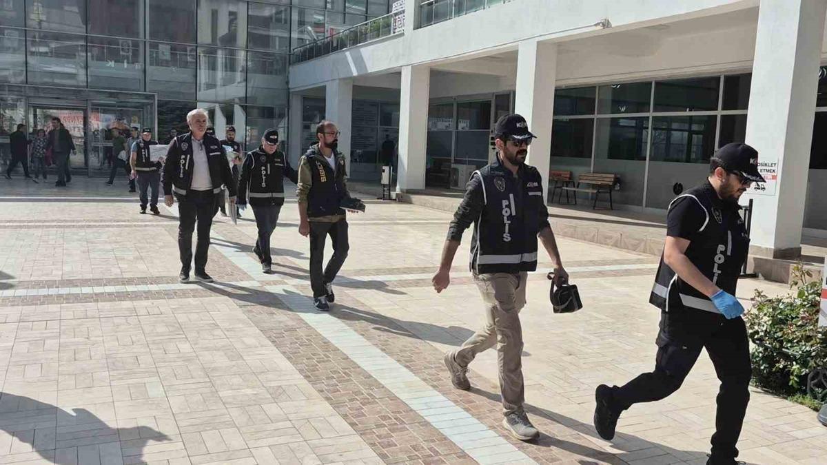 Eskişehir Tepebaşı Belediyesi&rsquo;ne operasyon! 60 kişiye g&ouml;zaltı kararı 2