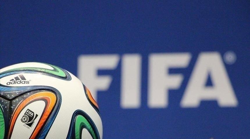 FIFA resmen a&ccedil;ıkladı! 3 T&uuml;rk kul&uuml;b&uuml;ne transfer yasağı