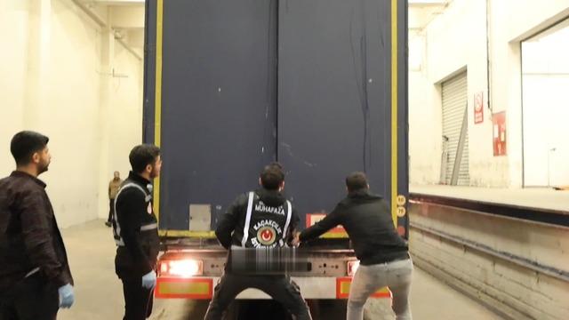 Kapıkule&rsquo;de dev operasyon: Milyonlarca liralık ka&ccedil;ak eşya ve uyuşturucu ele ge&ccedil;irildi 4