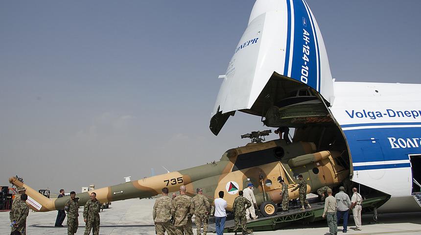 Dev kargo uçağı 'Antonov 124' Antalya'ya geliyor