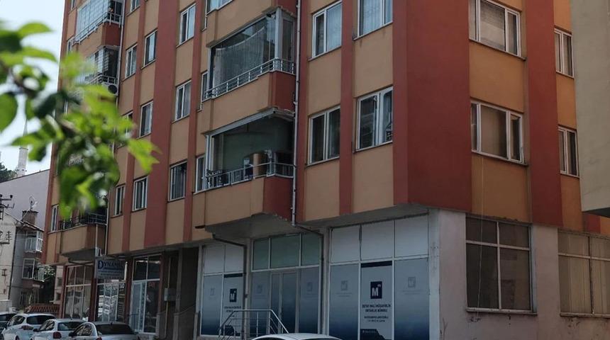 Yer: Kastamonu! Hocasının elinden ka&ccedil;mak isteyen gen&ccedil; kız balkondan &ccedil;ıplak atladı
