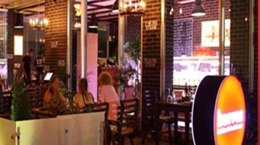 450 angus besliyor, etini 6 katlı Beeves'te satıyor