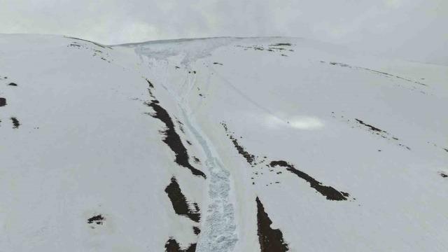 Kandilli Sıra Dağları’ndaki çığın izleri havadan görüntülendi