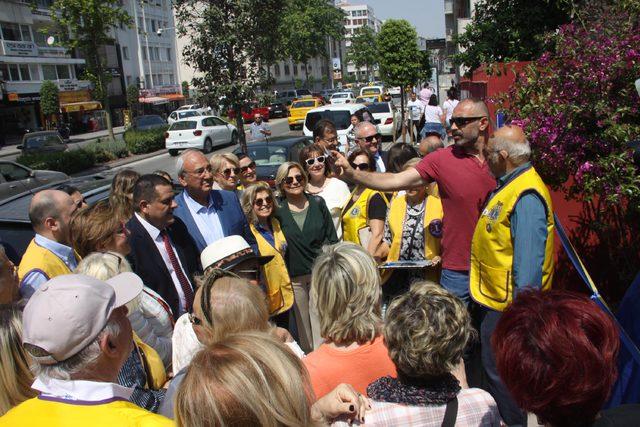 İzmir'e Lions aslan anıtı