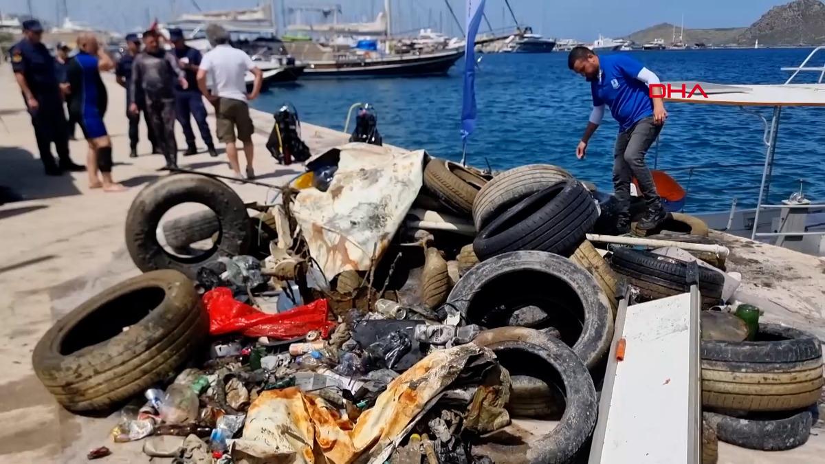 Bodrum da denizden 2 ton çöp çıktı! Adeta fışkırıyor 5