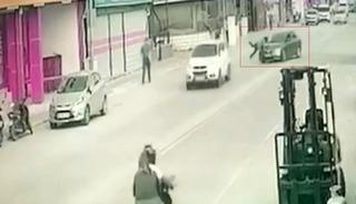 Osmaniye&rsquo;de otomobilin &ccedil;arptığı kadın yaralandı