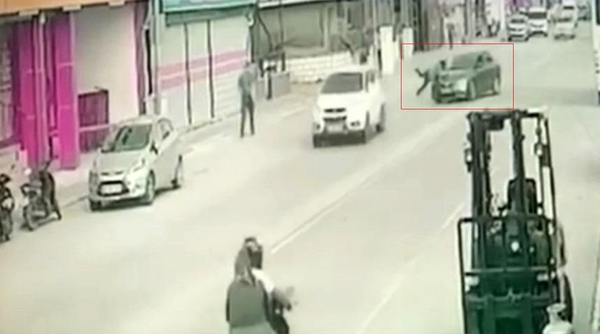 Osmaniye&rsquo;de otomobilin &ccedil;arptığı kadın yaralandı