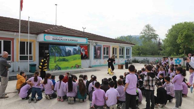 5 bin öğrenci tiyatro ile buluşuyor