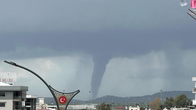 İzmir'de hortum oluştu