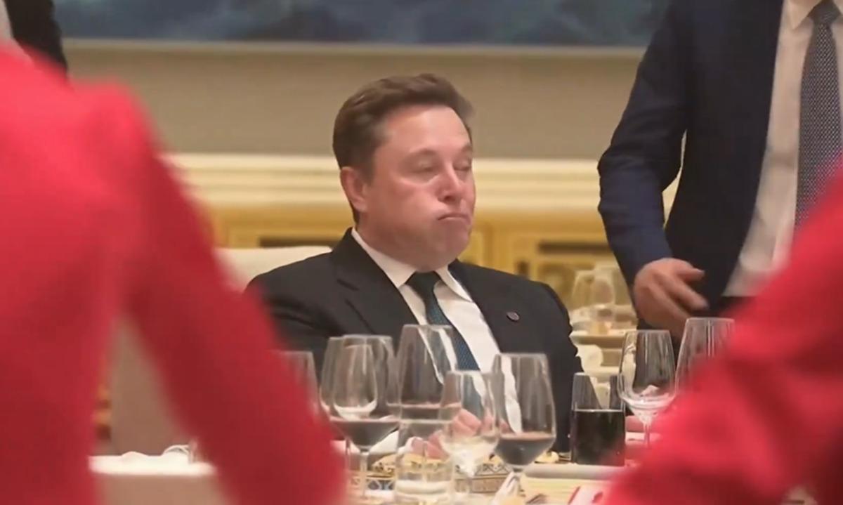 Elon Musk Çin de "trol" modunu açtı! Yanındaki isim hayran sanıldı, milyarder çıktı 1