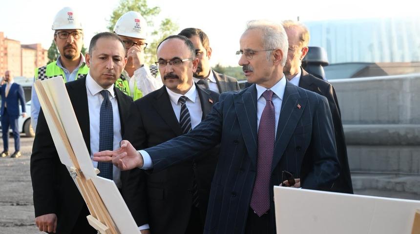 Etimesgut Havalimanı'nda &ccedil;alışmalar hızlandı! Bakan Uraloğlu:  "Pisti 3 bin metreye uzatıyoruz"