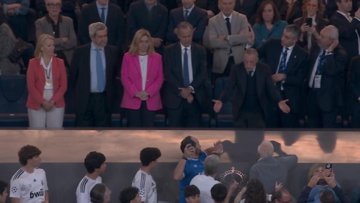 Real Madrid te isyan! Başkan Perez taraftarla kavga etti! Vini ve Mbappe ıslıklandı 2