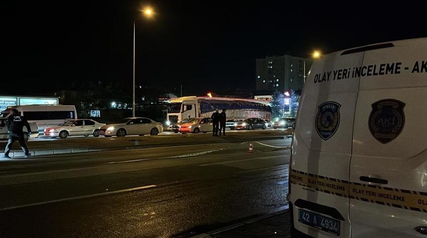 Otomobilin &ccedil;arptığı kadın hayatını kaybetti