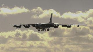 CNN International son dakika geçti! ABD savaş uçaklarından tehlikeli manevra