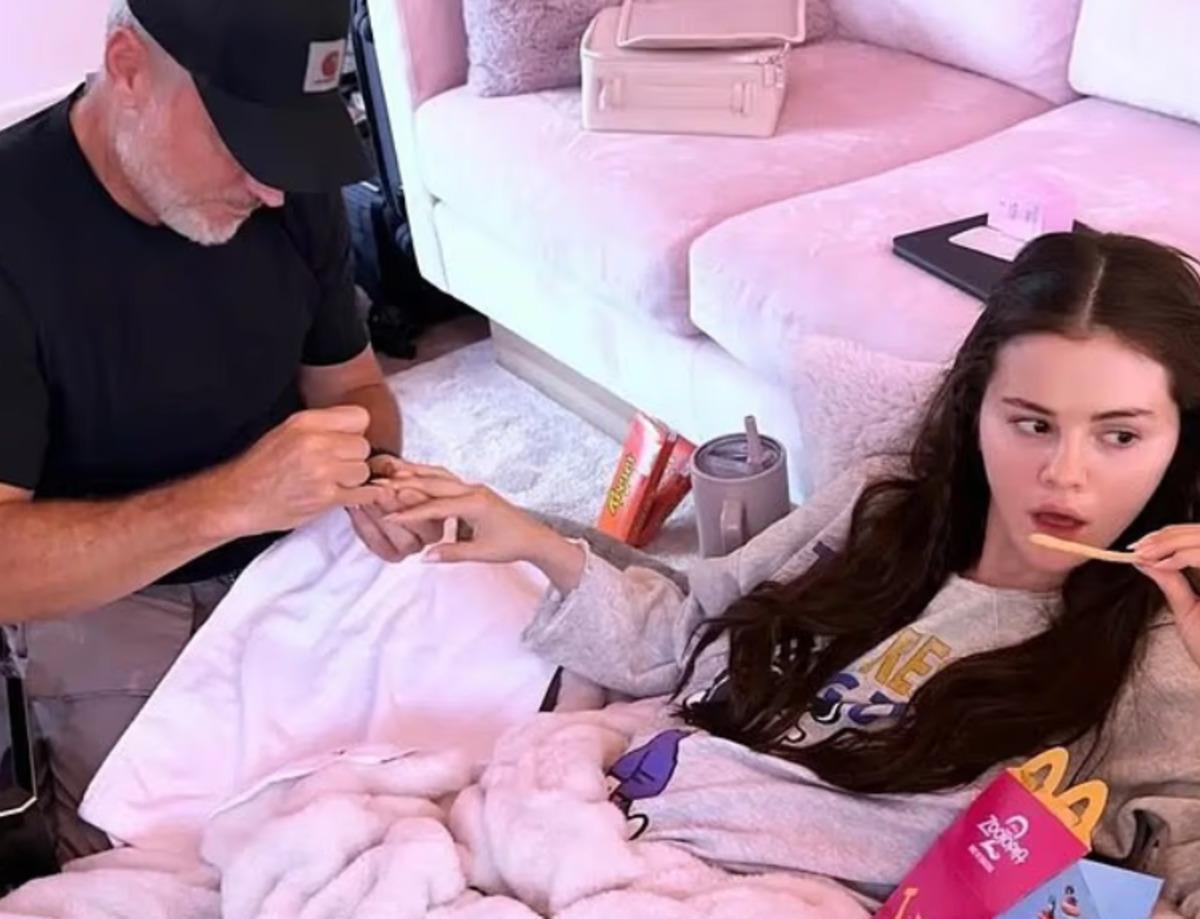 Selena Gomez sağlıklı hiçbir şeyi sevmiyor! Eşi neler yediğini açıkladı 2