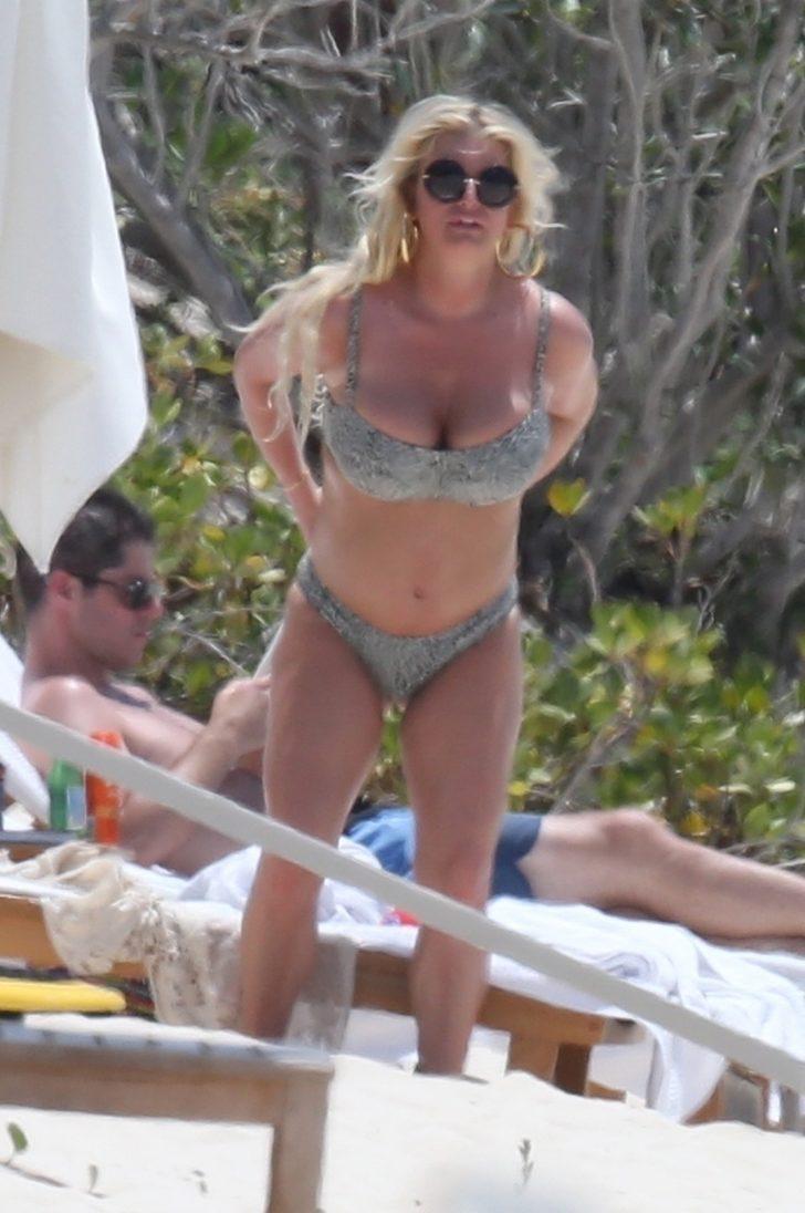 Jessica Simpson'ın tatil keyfi G1