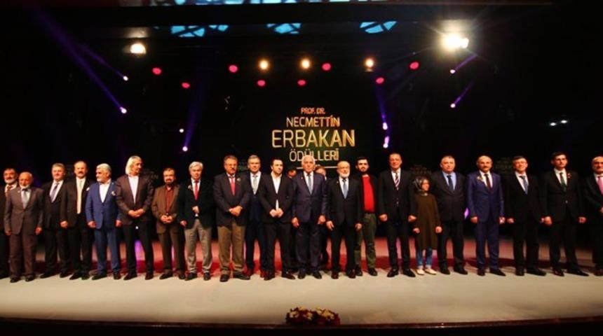 Ayşe Baykal yazdı: Erbakan Ödül Töreni’ni eleştirenlere bir soru…