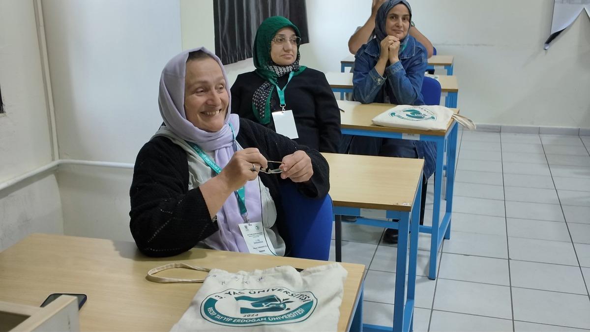 "Normal hayata d&ouml;nebilir miyim?" dedi, 64 yaşında kep attı 3