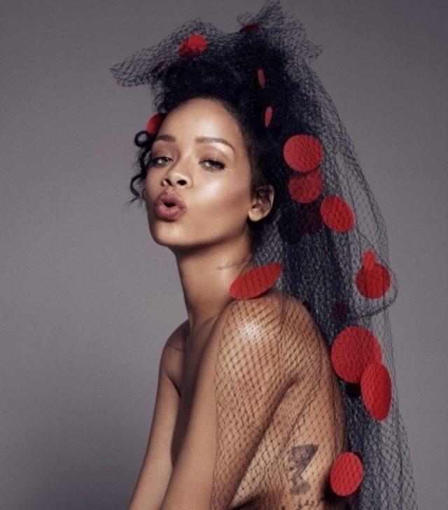 rihanna-elle-december-2014-1-400x470