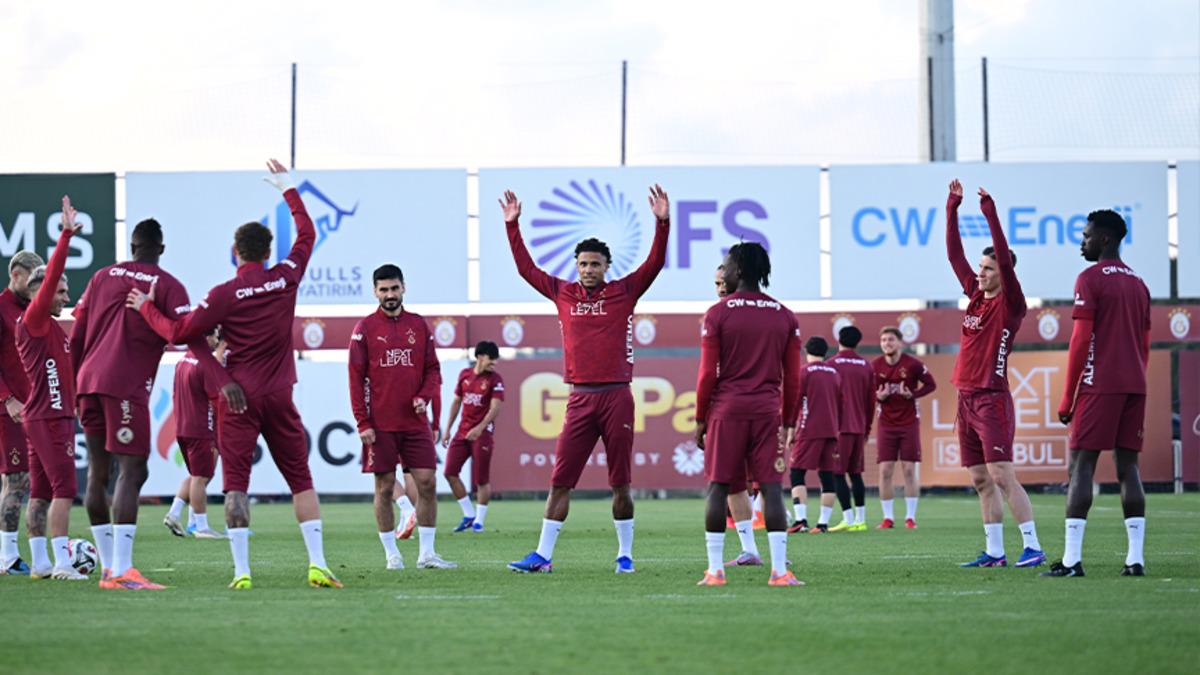 Galatasaraylı isme Göztepe kancası! Okan Buruk un kararı... 1