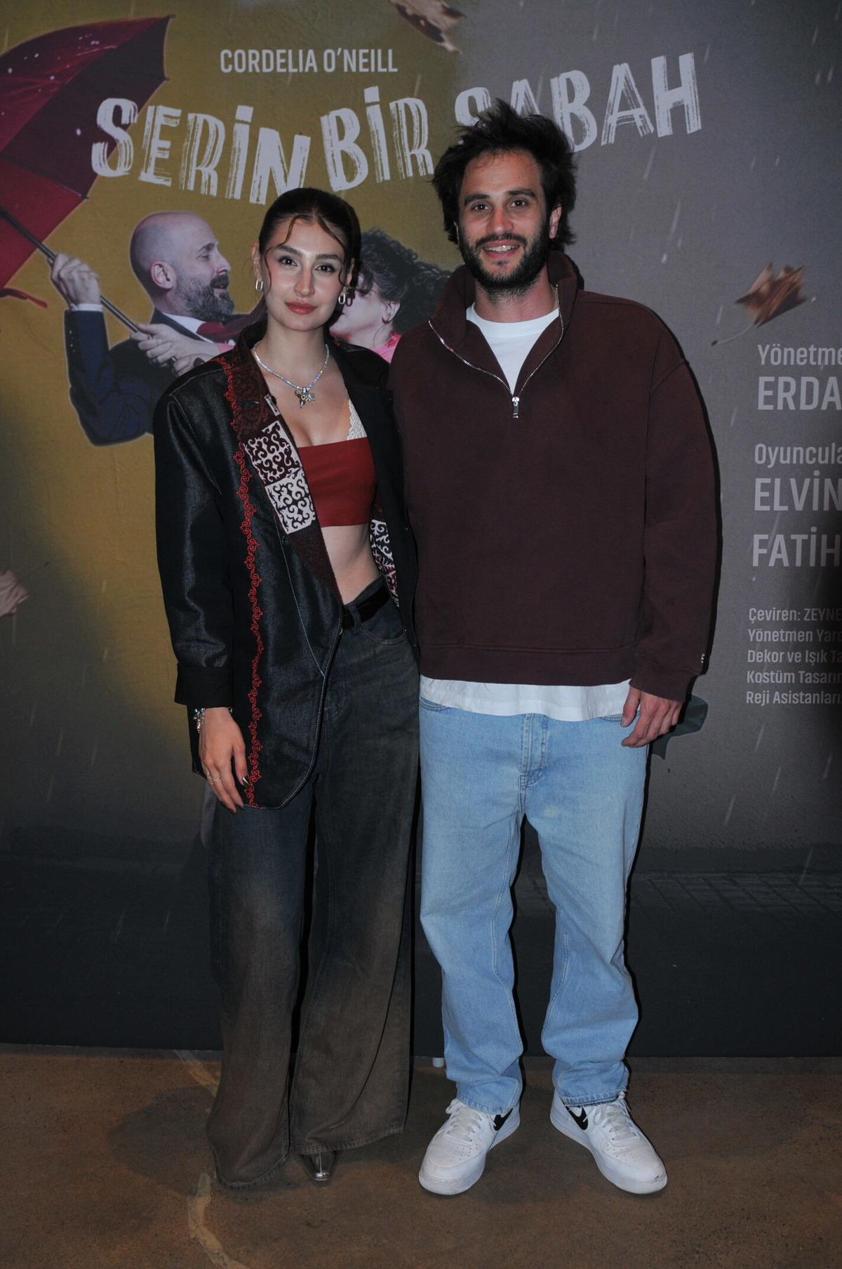 Erdal Beşik&ccedil;ioğlu nun kızı Derin babasının rol arkadaşıyla aşkını ilan etti! Aileye girdi  2