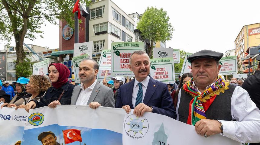 &Ccedil;ift&ccedil;iler trakt&ouml;rleriyle katıldı! Avrupa'da eylem Kocaeli'de şenlik var!