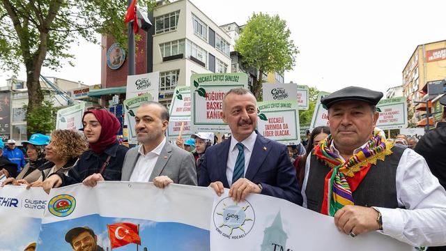 Çiftçiler traktörleriyle katıldı! Avrupa'da eylem Kocaeli'de şenlik var!