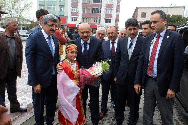 Fikri Işık: Bedelli askerlik değerlendirilecek