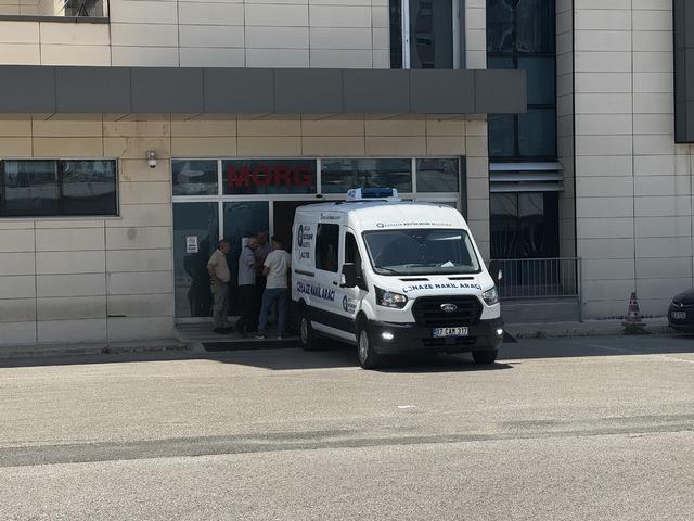 Antalya da çıkan bıçaklı kavgada 1 kişi öldü 1
